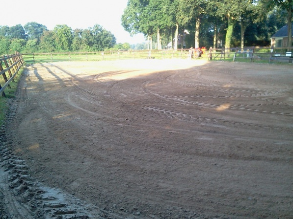 'Huzen' rijbak 40x20 goede bodem, beregening uit eigen bron