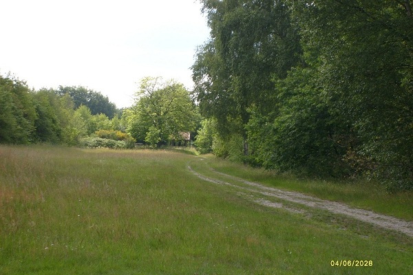 De grote 'achtertuin'  ca. 1 Ha. mag gehooid worden (geen eigendom)