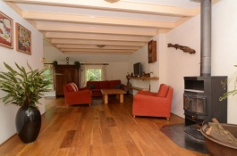 deel van de L-vormige woonkamer