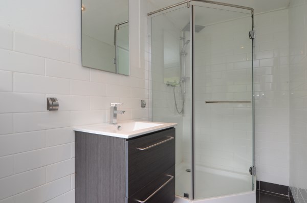 2e badkamer douche en 3e toilet